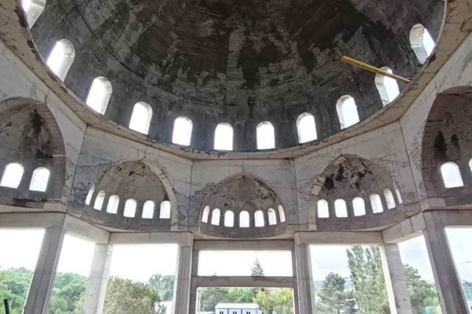 Caminin ham betonarme kubbe içi ve pencere açıklıkları